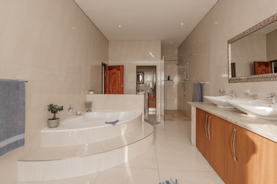 4 Bedroom Property for Sale in Baronetcy Estate Western Cape
